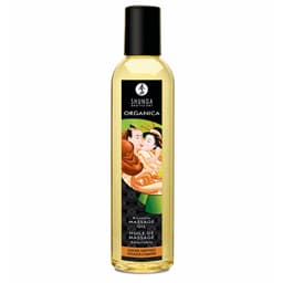 Shunga Sweet Kisses Kit, Detailansicht des Wärme-Massageöls in Studioqualität fotografiert