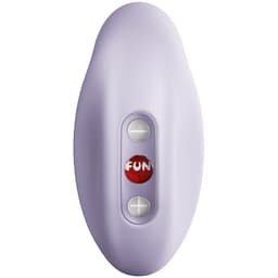 Fun Factory Gaia Air-Pulse-Vibrator in der Hand im Größenvergleich