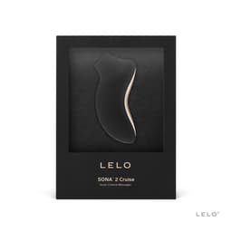 Lelo Sona 2 Schwarz im Größenvergleich zur Hand in gestochen scharfer Produktfotografie