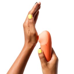 Romp Switch X im Größenvergleich mit der Hand