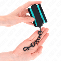 Verpackung der Kink Handgelenkfesseln in Schwarz-Blau, Handgelenkfesseln der Kink BDSM-Serie im Karton