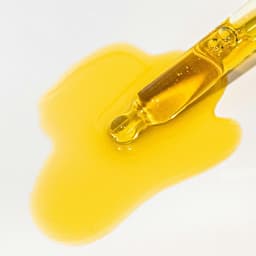Bijoux Indiscrets Slow Sex Soothing Anal Oil bei der Anwendung
