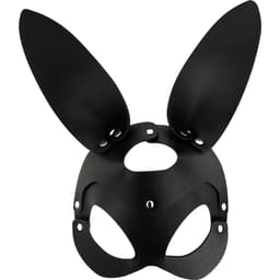 Coquette Chic Desire Maske mit Hasenohren aus veganem Leder, am Kopf getragen in der Vorderansicht