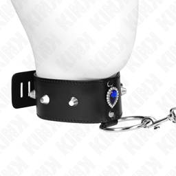 KINK Halskette mit blauen Diamanten umgelegt, Größenverhältnis am Hals