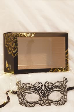 Venezianische Maske BL274618, Nahaufnahme der Strasssteine und Metallverarbeitung