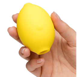 Romp Lemon Crush mit USB-Ladekabel als Nahaufnahme fotografiert