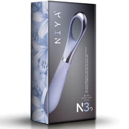 Verpackung des Niya N3 Massagegeräts in Studioaufnahme auf weißem Hintergrund
