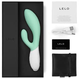 Verpackung des Lelo Ina 3 Vibrators vor neutralem Hintergrund