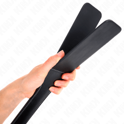 Kink Paddle Fein mit Langgriff, Schlagfläche mit Motiv in der Detailaufnahme