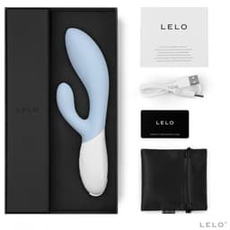 Lelo Ina 3 von der Seite mit externem Stimulator im Detail in scharfer Nahaufnahme