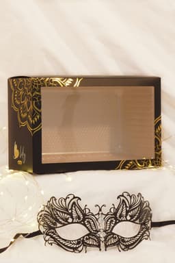 Venezianische Maske BL274625, Nahaufnahme der Strasssteine und Metallverarbeitung
