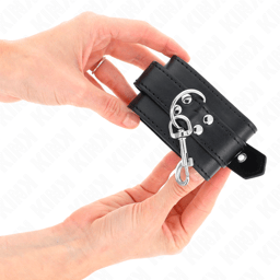 Verpackung der Kink Handgelenkfesseln, Handgelenkfesseln der Kink BDSM-Serie im Karton
