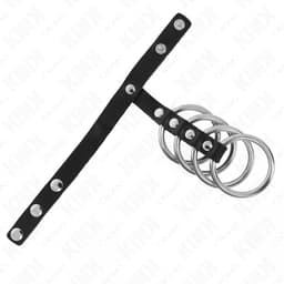 Kink Penisring-Set flach ausgelegt, Lederband mit 22 cm Länge sichtbar