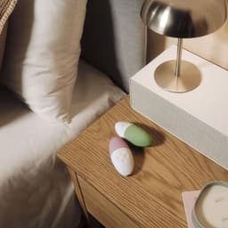 Verpackung des Lelo Siri 3 Klitoris-Massagegeräts in Weiches Rosa