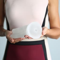 Kiiroo Titan Power Sleeve im Vergleich zum Titan Masturbator dargestellt