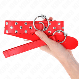 Kink Nietenhalsband mit Ring und Leine in Rot, Schnalle und Verstellbereich im Detail