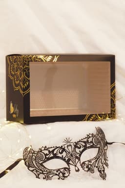 Venezianische Maske BL274617, Nahaufnahme der Strasssteine und Metallverarbeitung