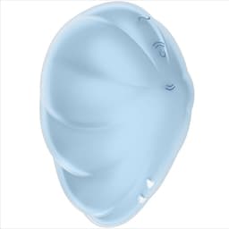Satisfyer Cloud Dancer im Größenvergleich mit der Hand zur Einschätzung der Maße