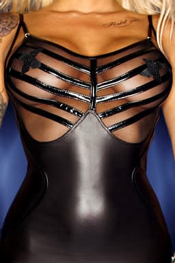 Noir Handmade F078 Wetlook-Kleid am Model getragen, Wetlook-Kleid von Noir Handmade