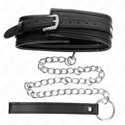 Kink Halsband mit Glanzriemen und Schnalle von der Seite, Metallbeschläge in Nahaufnahme