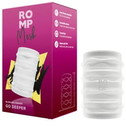 Romp Mosh im Größenvergleich mit einer Hand mit Fokus auf die Materialstruktur