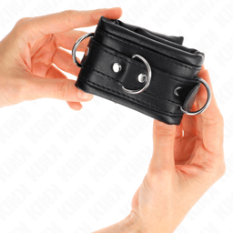 Verpackung der Kink Handgelenkfesseln in Schwarz, Handgelenkfesseln der Kink BDSM-Serie im Karton