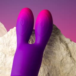 Rocks-Off Glo-Girl Bunny, Nahaufnahme der Bedientaste – Nahaufnahme der Verarbeitung