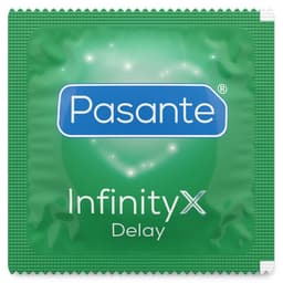 Pasante Ribbed Passion Kondom in der Einzelfolie neben der geöffneten Box