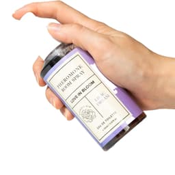 Eye of Love Bloom Lilac Dream, Verpackung mit Duftnoten – Detailaufnahme des Produkts