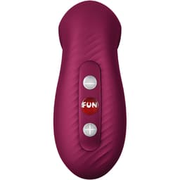 Fun Factory Desire Air-Pulse-Vibrator in der Hand im Größenvergleich