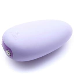 Je Joue Mimi Soft in Lila, Gesamtansicht des Massagegeräts in scharfer Studioqualität