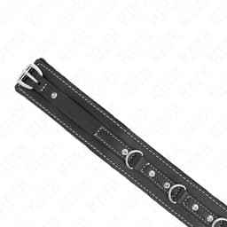 KINK PVC-Leder-Halskette mit Strass-Nieten, Rückansicht mit Riemenführung