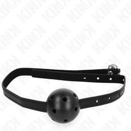 Kink Ballknebel mit Gurtverschluss im Detail, Nahaufnahme der Schnalle