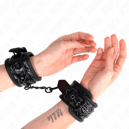 Kink Handgelenkfesseln in Schwarz, Gesamtansicht des Paars, Handgelenkfesseln der Kink BDSM-Serie im Karton