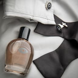 Eye of Love Confidence Flakon aus verschiedenen Perspektiven