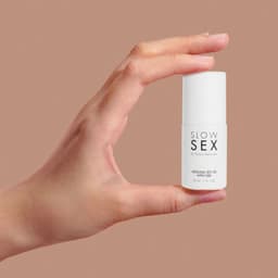 Verpackung des Bijoux Indiscrets Slow Sex Massageöls mit CBD