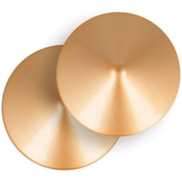 Coquette Chic Desire Nippelabdeckungen in der Hand gehalten, Durchmesser des Kreises erkennbar