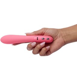 Je Joue The Wand Vibrator liegend im Profil in natürlichem Licht fotografiert