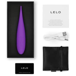 Verpackung des Lelo Dot Travel Klitoris-Stimulators aus leicht erhöhter Perspektive
