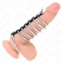 Kink Penisring-Set von der Seite, gestaffelte Anordnung der sieben Ringe sichtbar