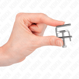 Kink Vise Nippelklemmen in der Hand, Größenverhältnis der Klemme erkennbar
