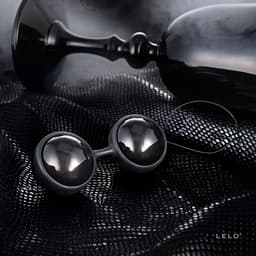 Originalverpackung der Lelo Luna Beads Noir Kegelkugeln mit Logo