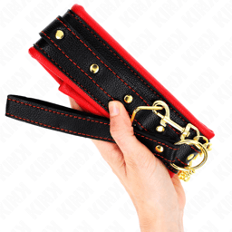 Kink Kunstleder-Halsband Modell 2 mit Polsterung von der Seite, Metallbeschläge in Nahaufnahme
