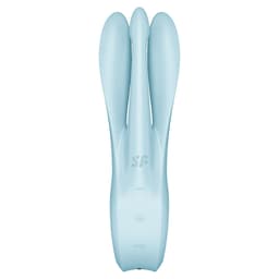 Satisfyer Threesome 1 in der Hand gehalten, Größenvergleich, freigestellte Studioansicht