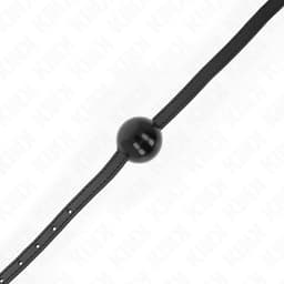 Kink Ballknebel mit Gurtverschluss im Detail, Nahaufnahme der Schnalle