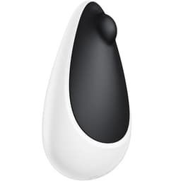 Satisfyer Spot On 3 im Größenvergleich mit der Hand mit gut sichtbaren Konturen