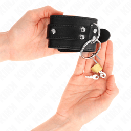 Verpackung der Kink Handgelenkfesseln in Schwarz, Handgelenkfesseln der Kink BDSM-Serie im Karton