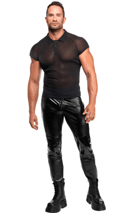 Noir Handmade Poloshirt am Körper getragen, seitliche Ansicht