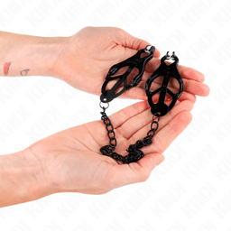 Kette der Kink Nippelklemmen ausgelegt, 30 cm Länge im Größenvergleich
