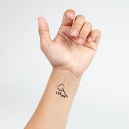 SecretPlay Candy Collection Klebetattoo auf der Haut aufgebracht